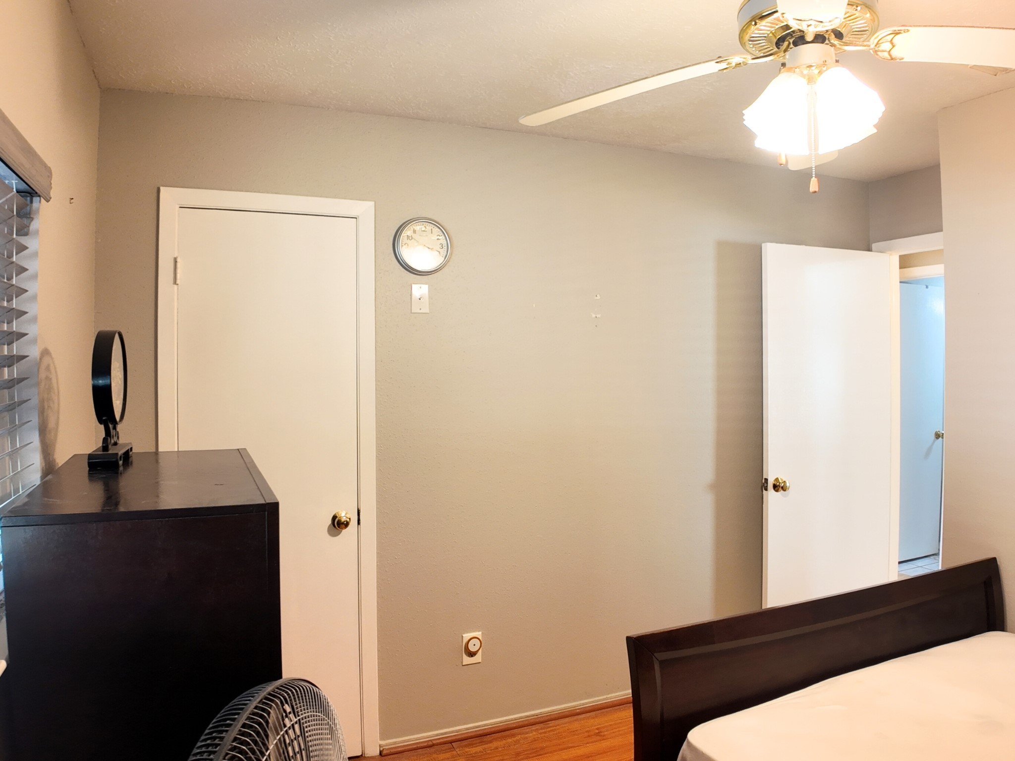 10070 Green Valley Lane Houston, TX 77064 - Photo 18 of 27 a bathroom with a sink and a mirror