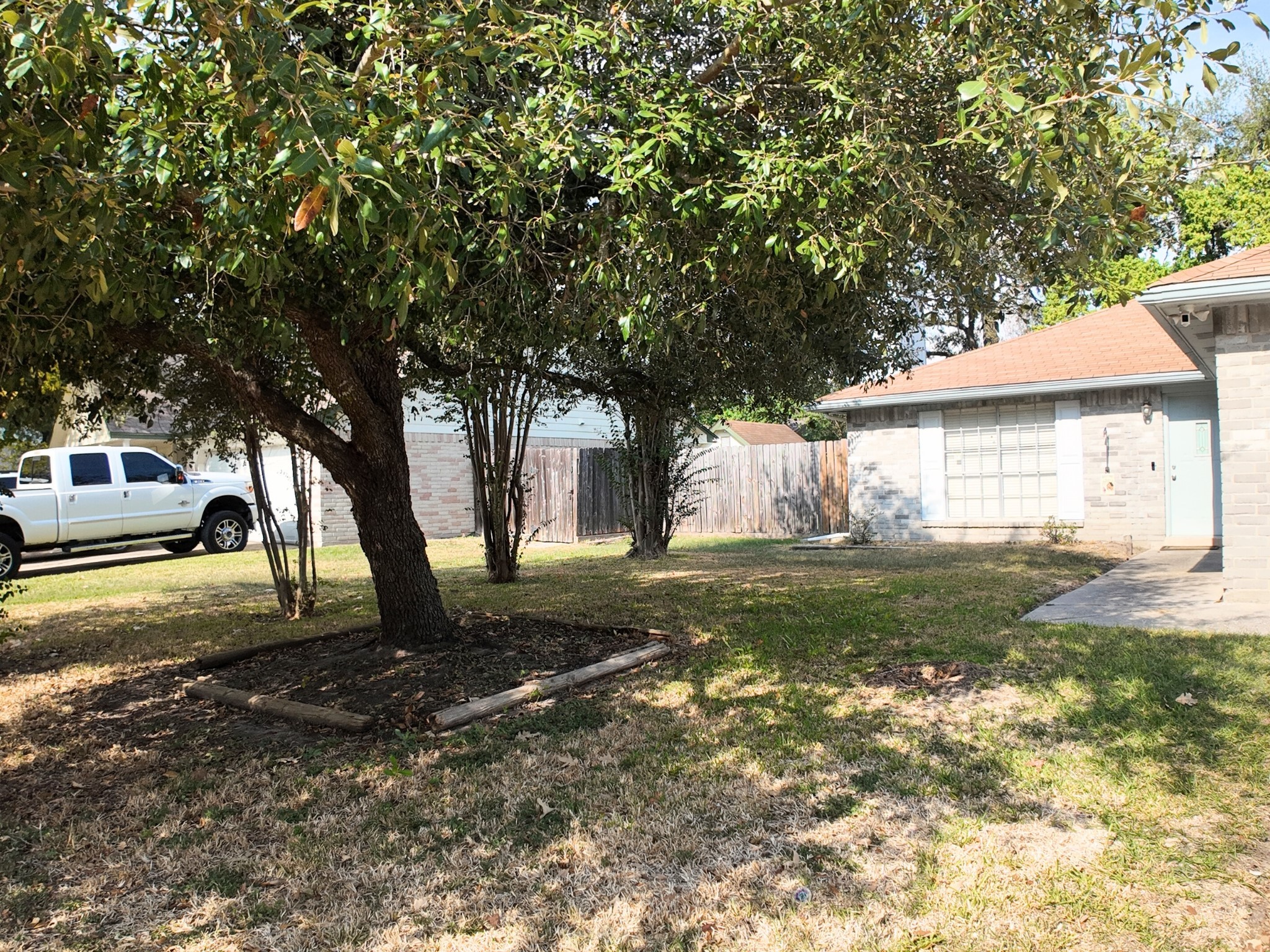 10070 Green Valley Lane Houston, TX 77064 - Photo 3 of 27 a view of a yard with large tree