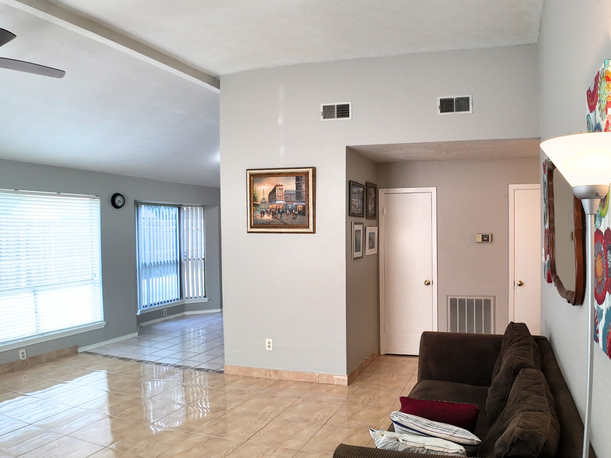 10070 Green Valley Lane Houston, TX 77064 - Photo 4 of 27 a living room with furniture and a window