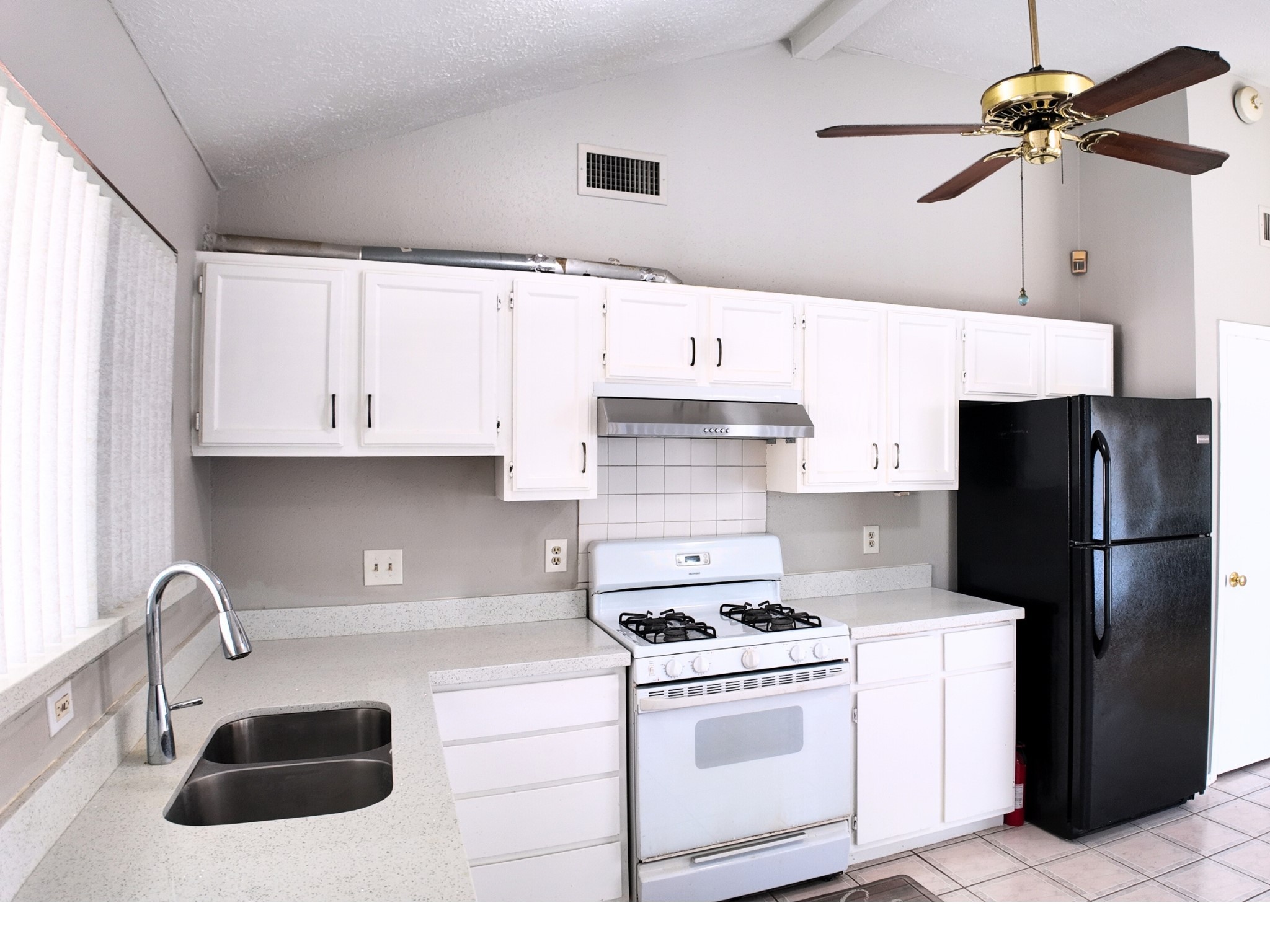 10070 Green Valley Lane Houston, TX 77064 - Photo 8 of 27 a kitchen with granite countertop a sink appliances and cabinets