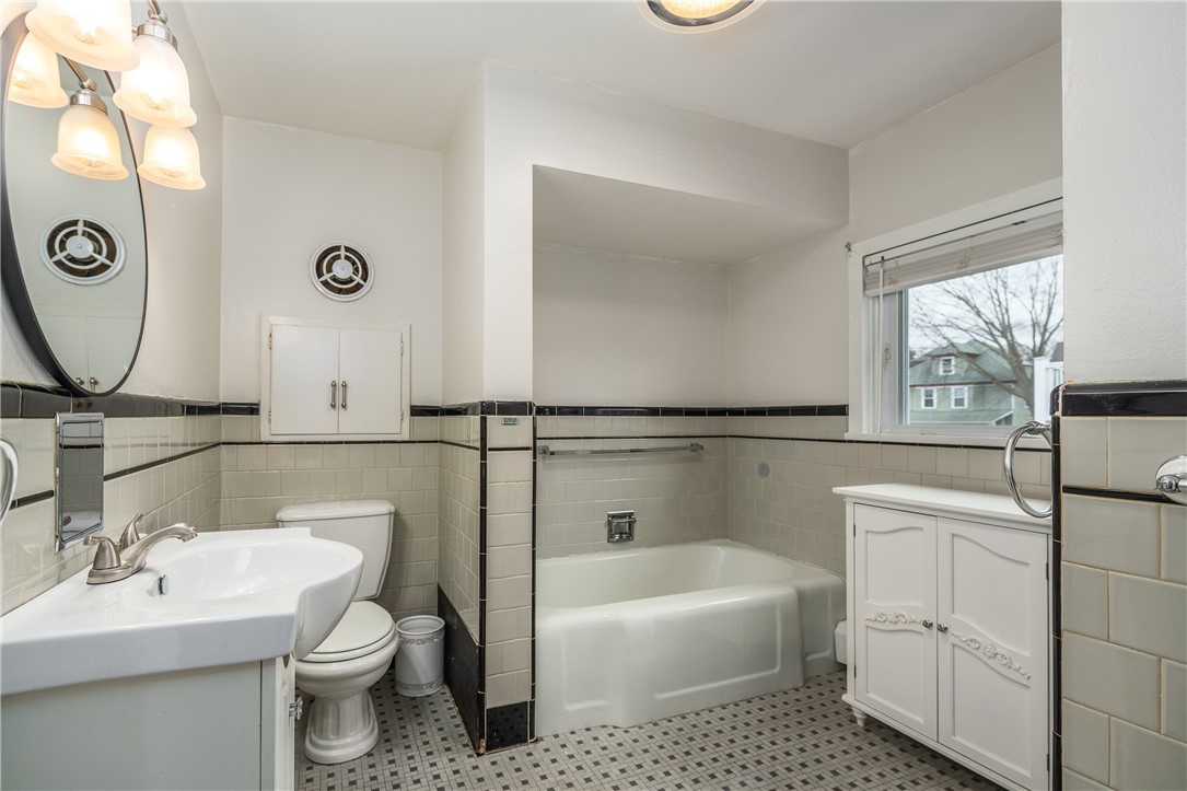 41 Berwick Lane Cranston, RI 02905 - Photo 23 of 35