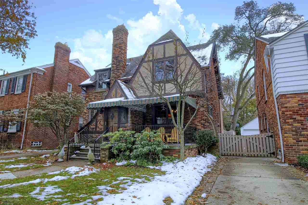 325 McMillan Road Grosse Pointe Farms, MI 48236 - Photo 2 of 31