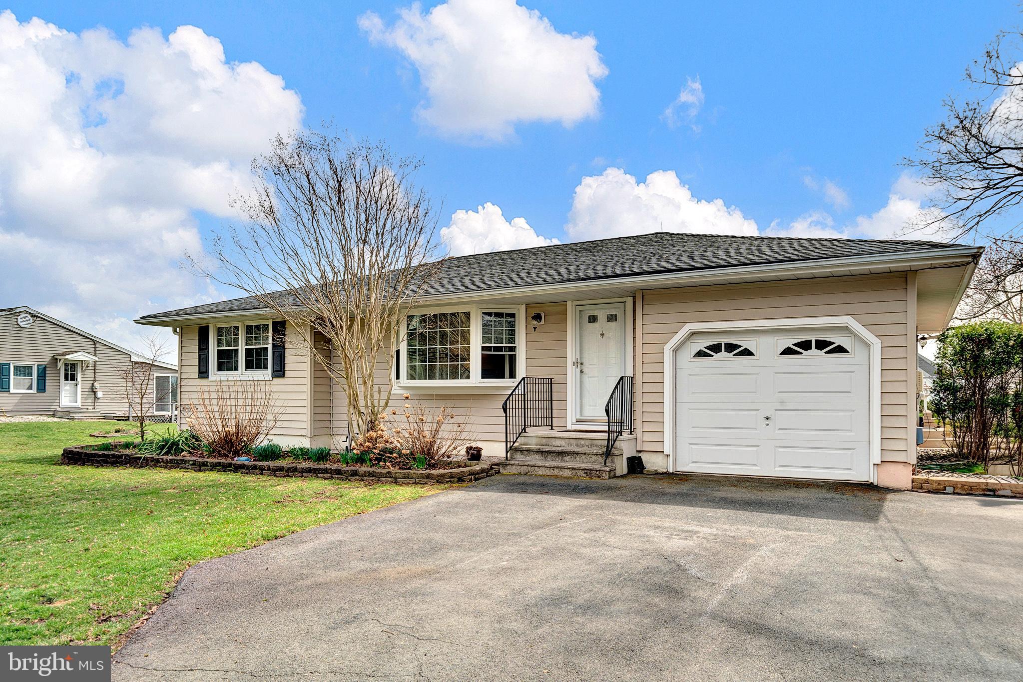 88 Woosamonsa Road Pennington, NJ 08534 - Photo 4 of 32
