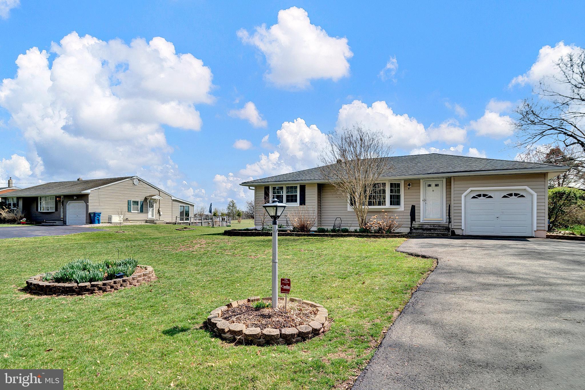 88 Woosamonsa Road Pennington, NJ 08534 - Photo 5 of 32