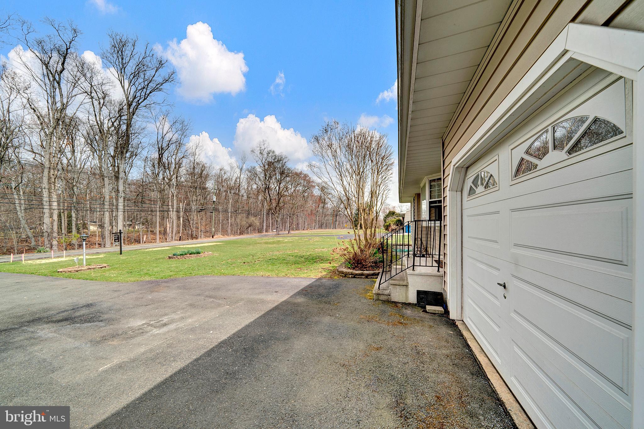 88 Woosamonsa Road Pennington, NJ 08534 - Photo 6 of 32