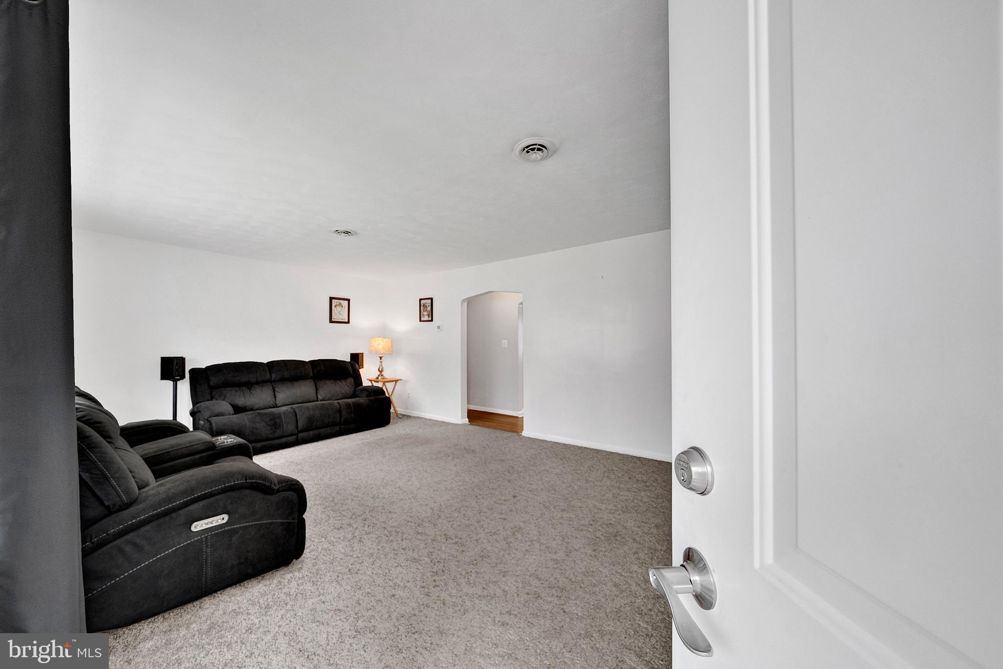 88 Woosamonsa Road Pennington, NJ 08534 - Photo 7 of 32