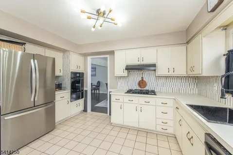 $750,000 | 19 Mcneile Drive, Parsippany, NJ 07054