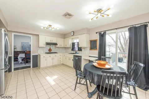 $750,000 | 19 Mcneile Drive, Parsippany, NJ 07054