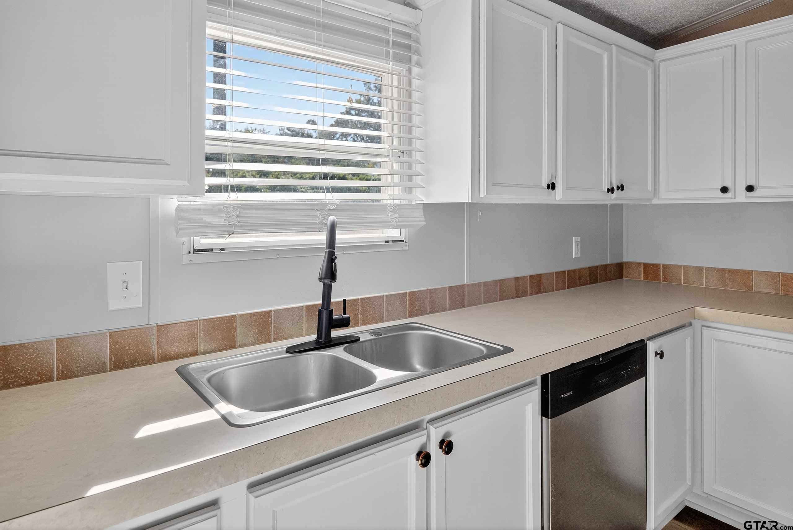 327 Pine Hill Longview, TX 75605 - Photo 9 of 46