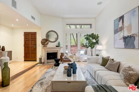 $2,149,000 | 323 San Vicente Boulevard, Unit 11, Santa Monica, CA 90402