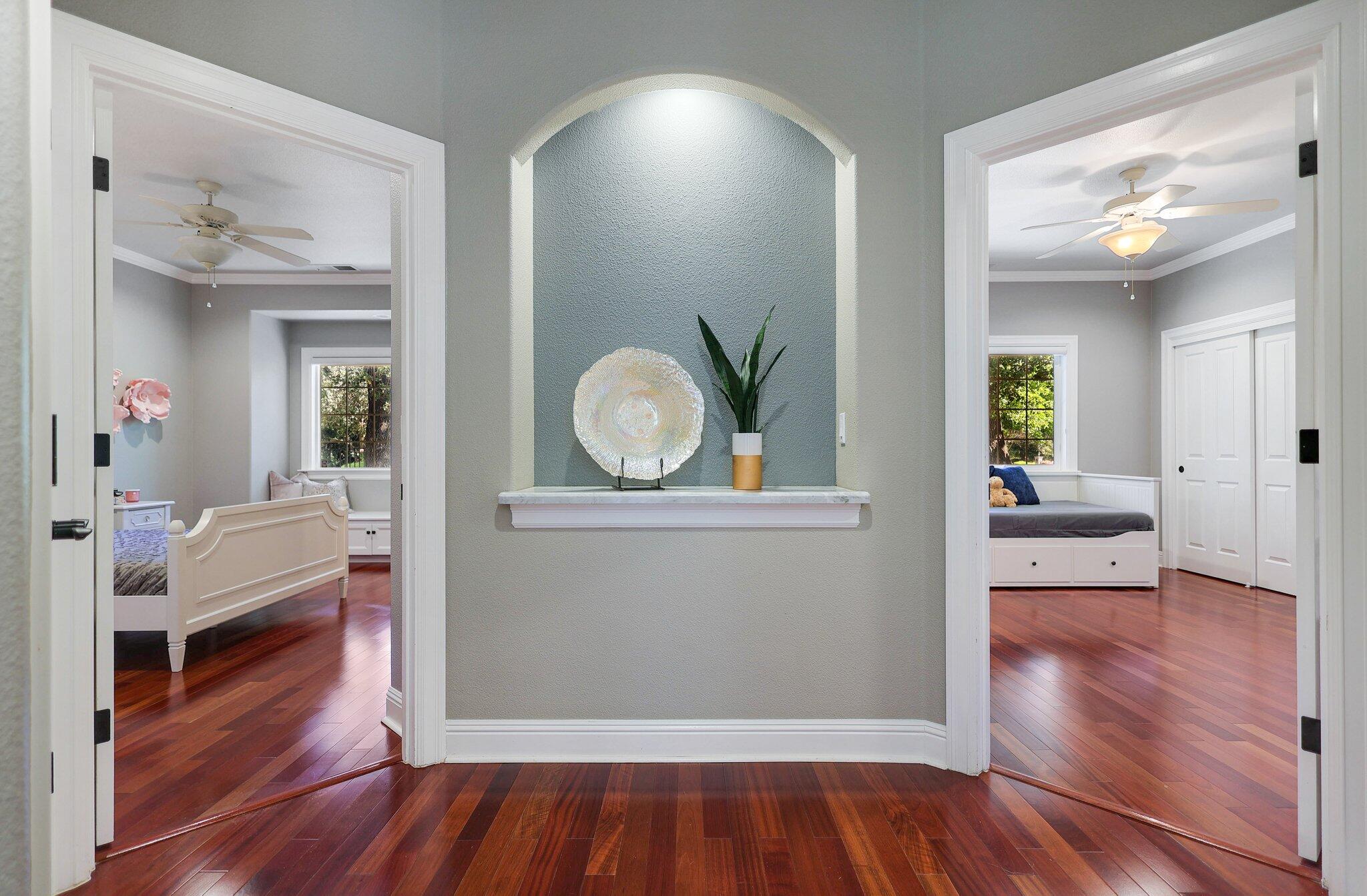 13320 Tierra Heights Road Redding, CA 96003 - Photo 26 of 48 Accent displays