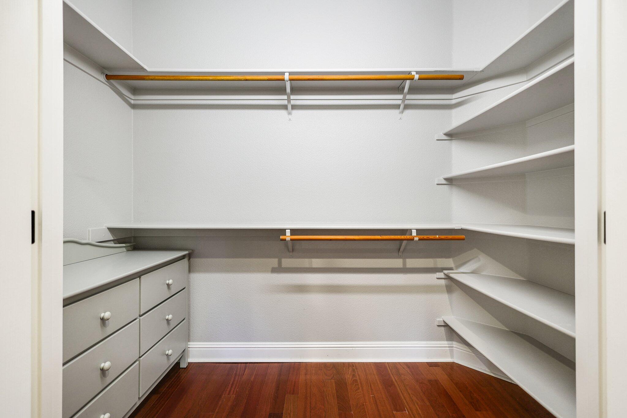13320 Tierra Heights Road Redding, CA 96003 - Photo 28 of 48 Walk in closet