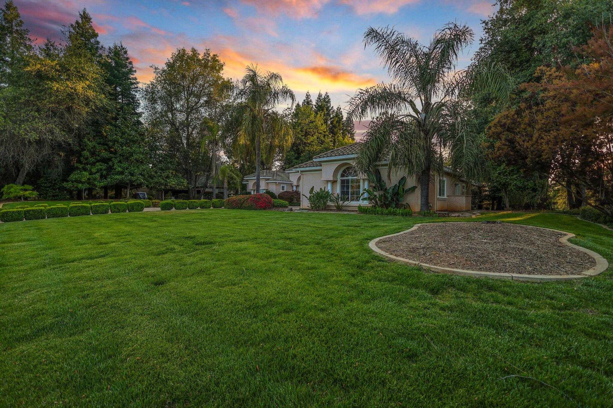 13320 Tierra Heights Road Redding, CA 96003 - Photo 4 of 48 69-web-or-mls-LZ0A0021