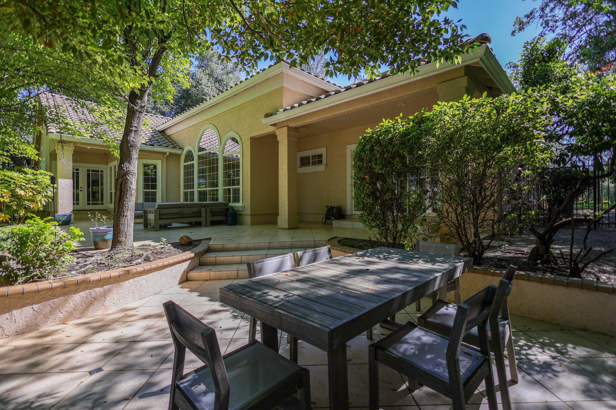 13320 Tierra Heights Road Redding, CA 96003 - Photo 6 of 48 47-web-or-mls-LZ0A0409