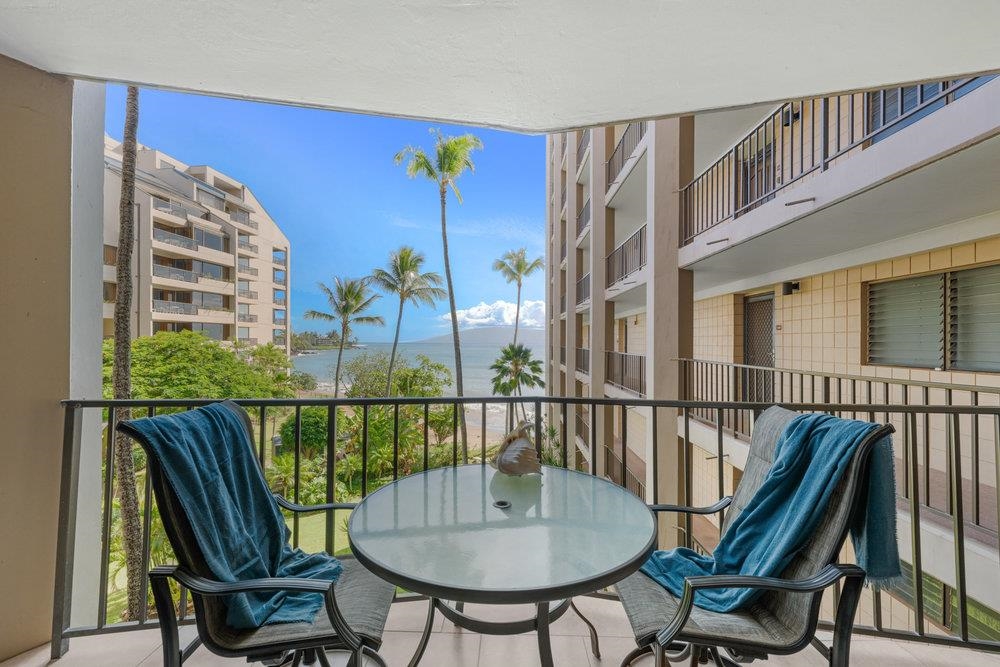 4327 Lower Honoapiilani Road, Unit 403 Lahaina, HI 96761 - Photo 14 of 42 a balcony with table and chairs