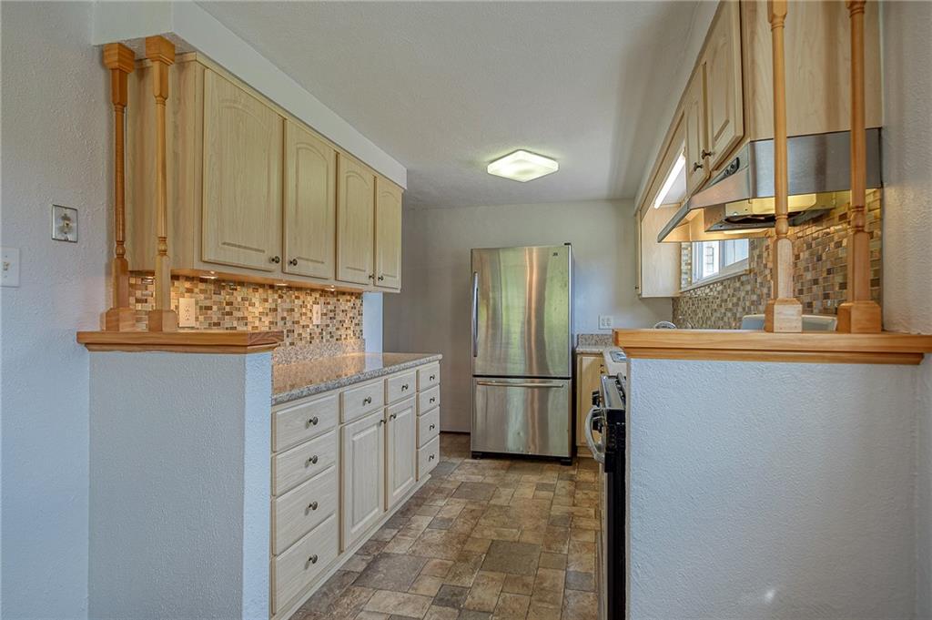 107 Logan Road Imperial, PA 15126 - Photo 4 of 25 Gallery Image 4