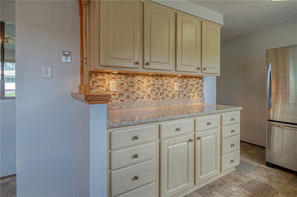 107 Logan Road Imperial, PA 15126 - Photo 7 of 25 Gallery Image 7
