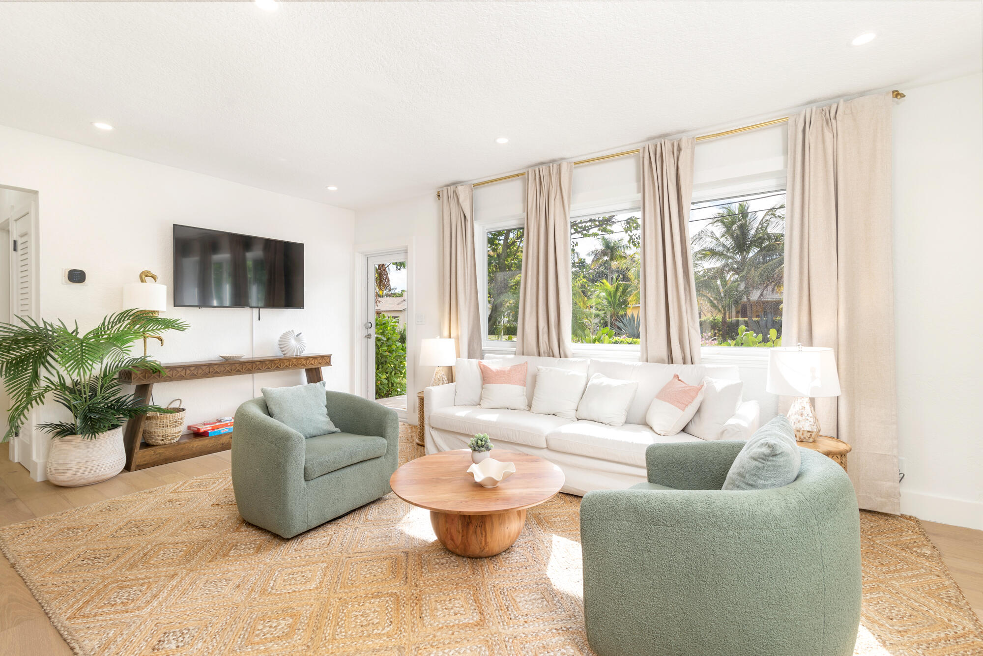 353 Gregory Road West Palm Beach, FL 33405 - Photo 6 of 36 low-10