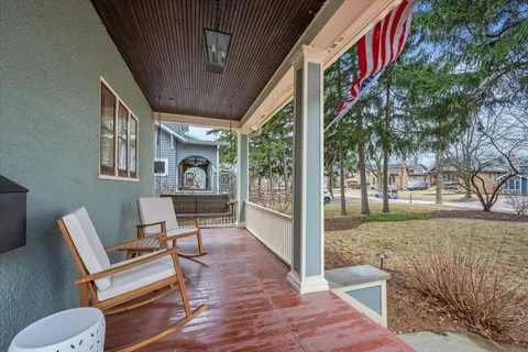 $695,000 | 1477 Oakwood Avenue, Highland Park, IL 60035