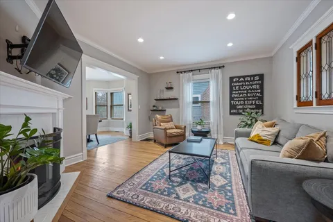 $695,000 | 1477 Oakwood Avenue, Highland Park, IL 60035