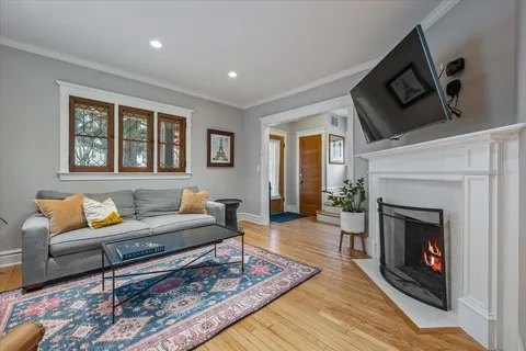 $695,000 | 1477 Oakwood Avenue, Highland Park, IL 60035