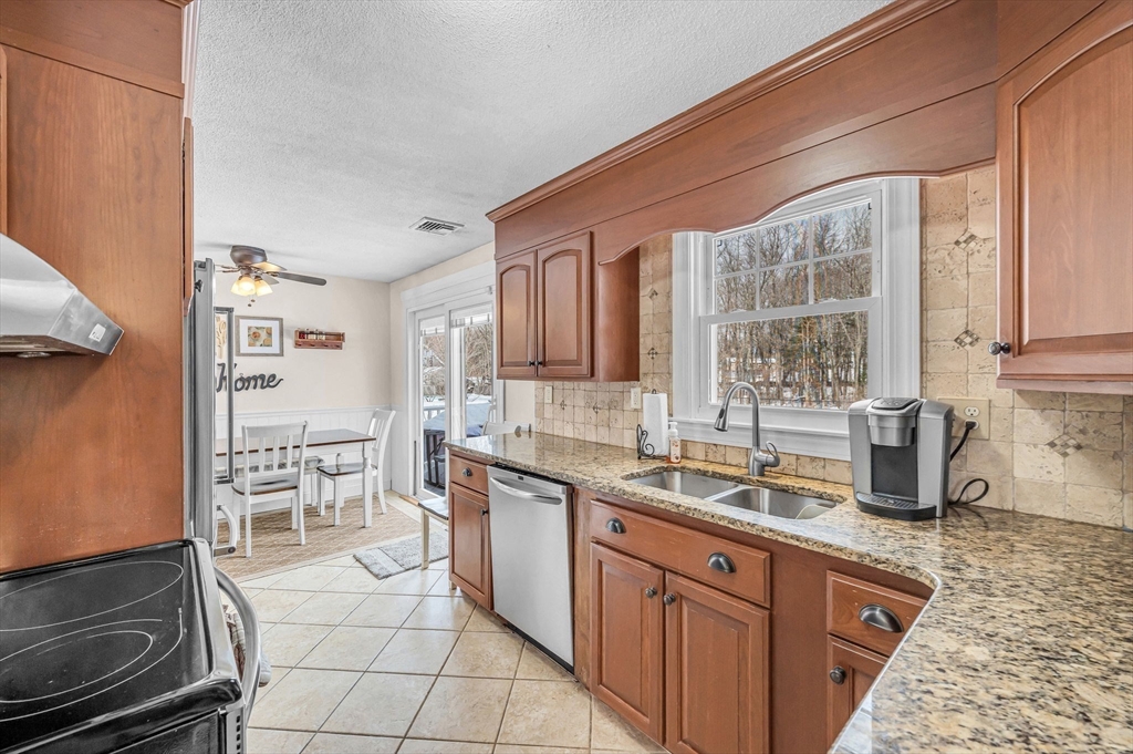 92 Ludlow Road Chicopee, MA 01022 - Photo 8 of 42 Gallery Image 8