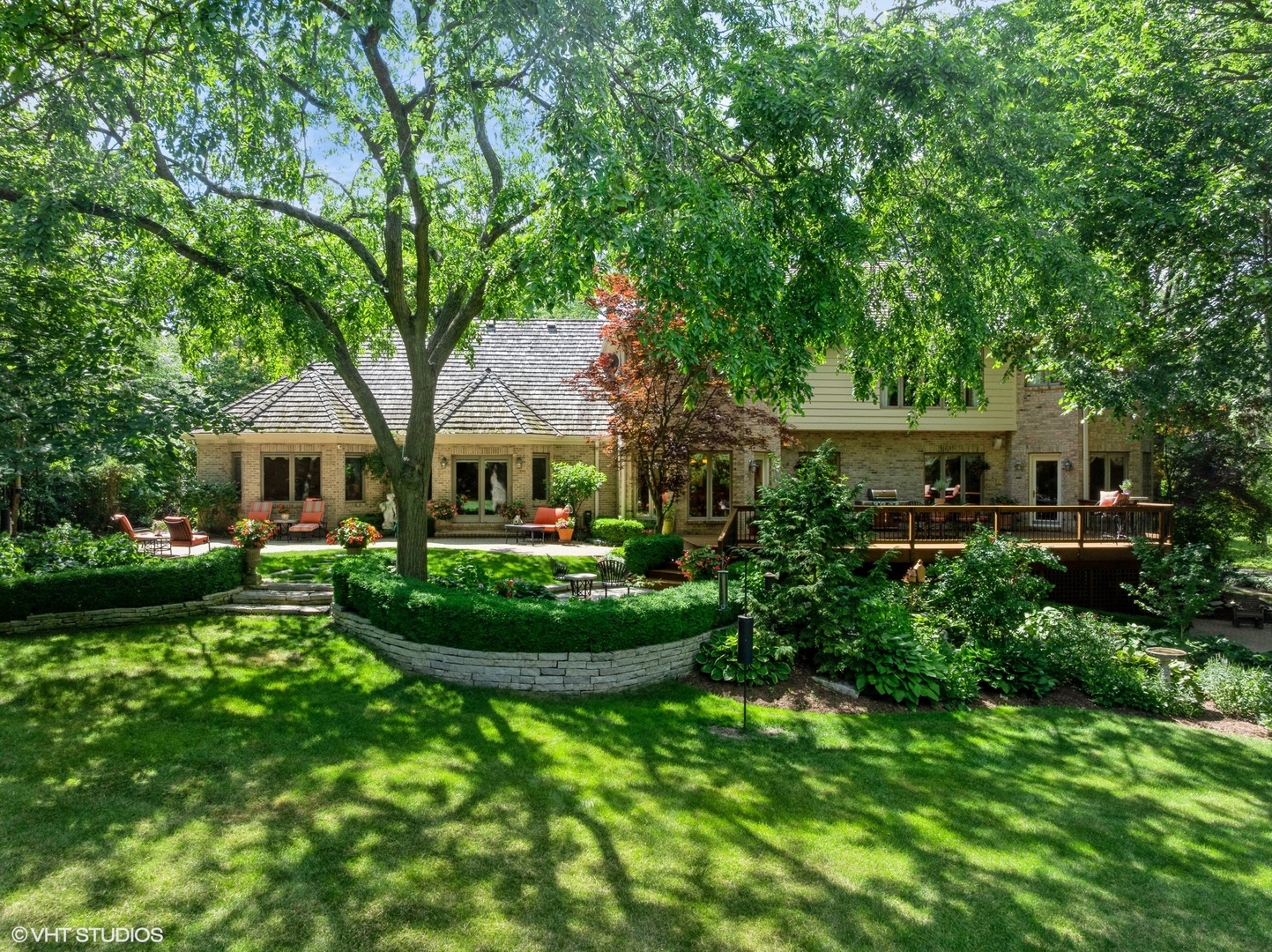 85 Ela Road Inverness, IL 60067 - Photo 76 of 89 a front view of a house with a garden