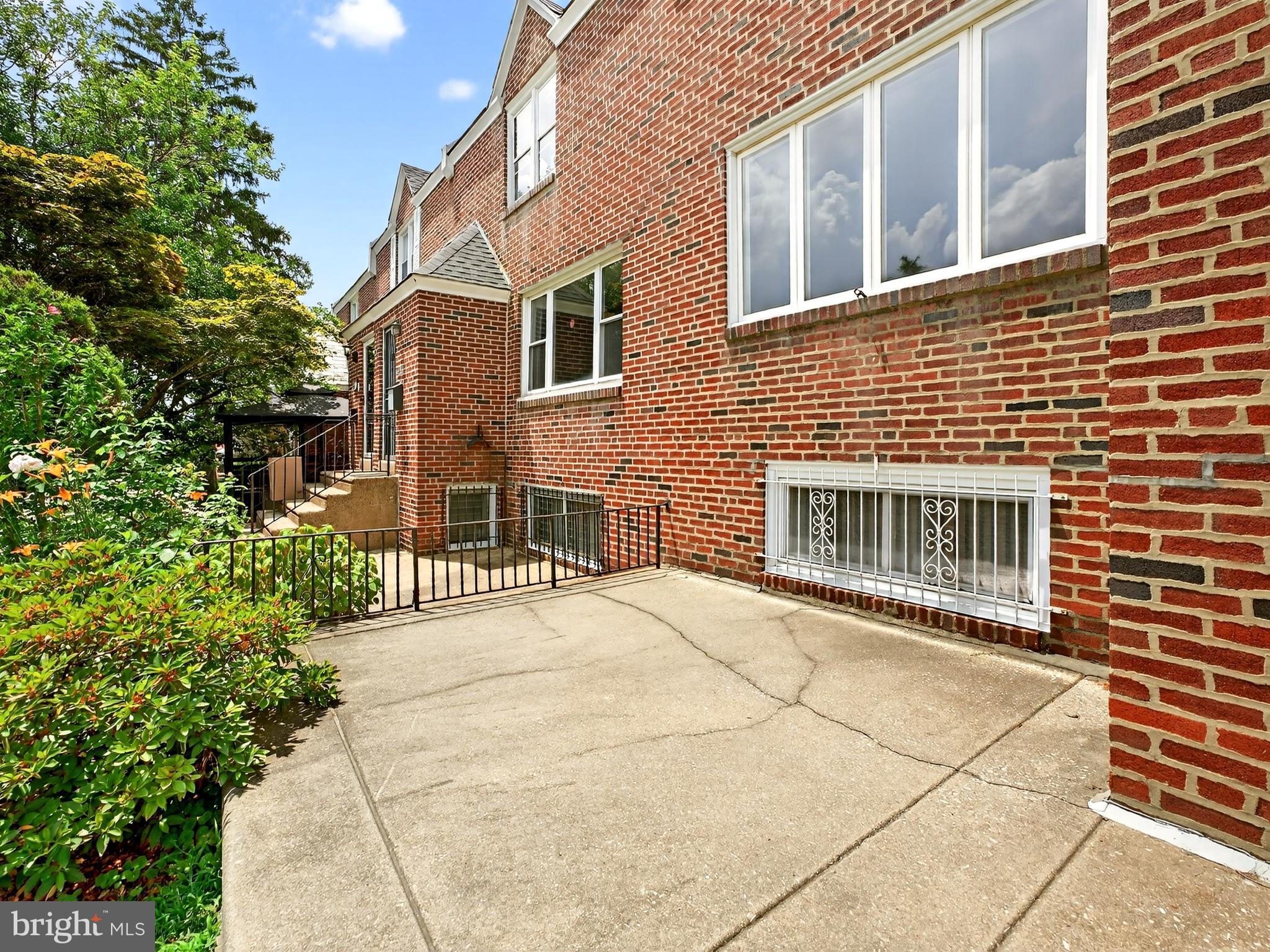 7559 Brookhaven Road Philadelphia, PA 19151 - Photo 12 of 25 Front Porch