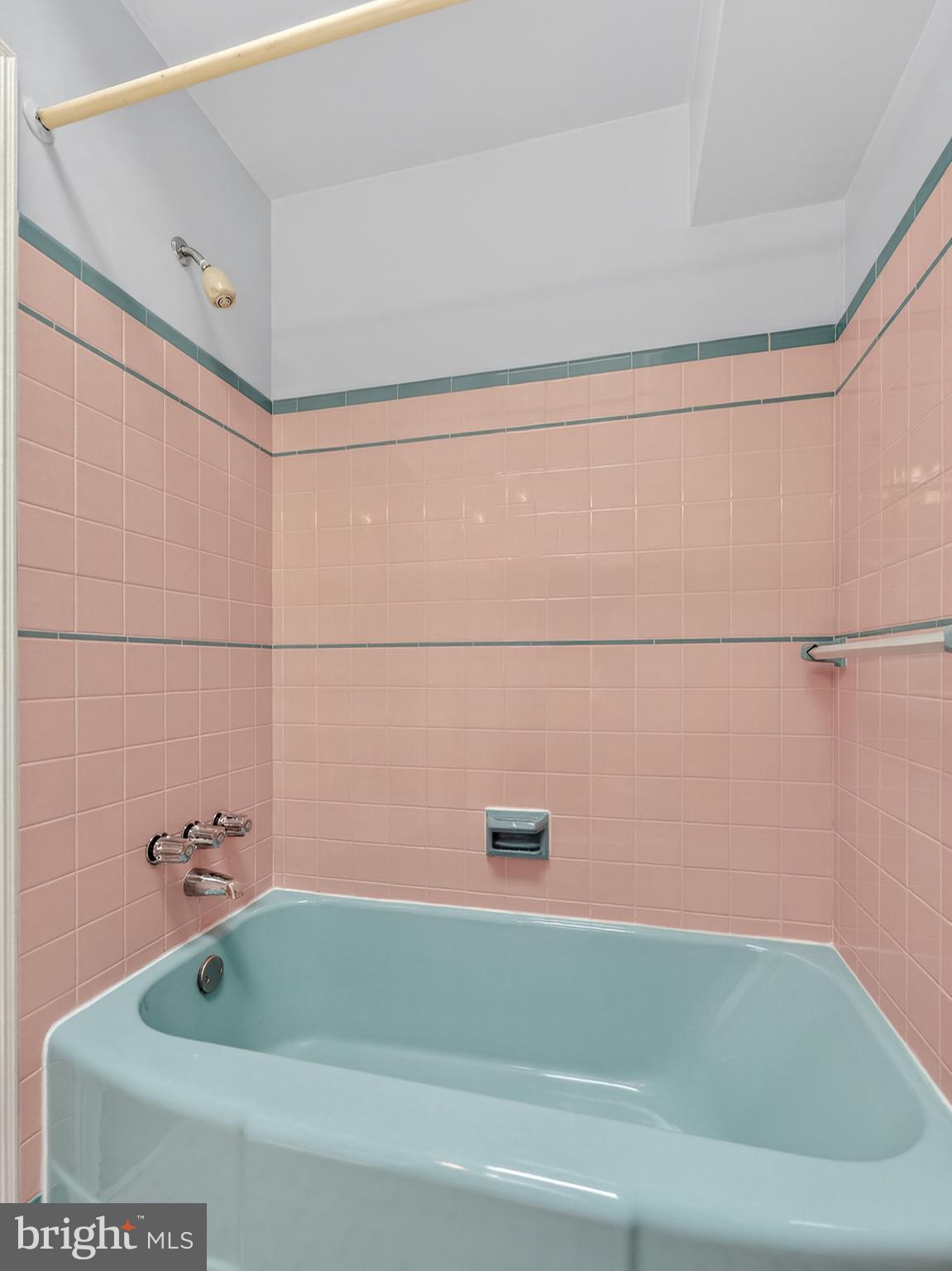 7559 Brookhaven Road Philadelphia, PA 19151 - Photo 25 of 25 Hall Bathroom