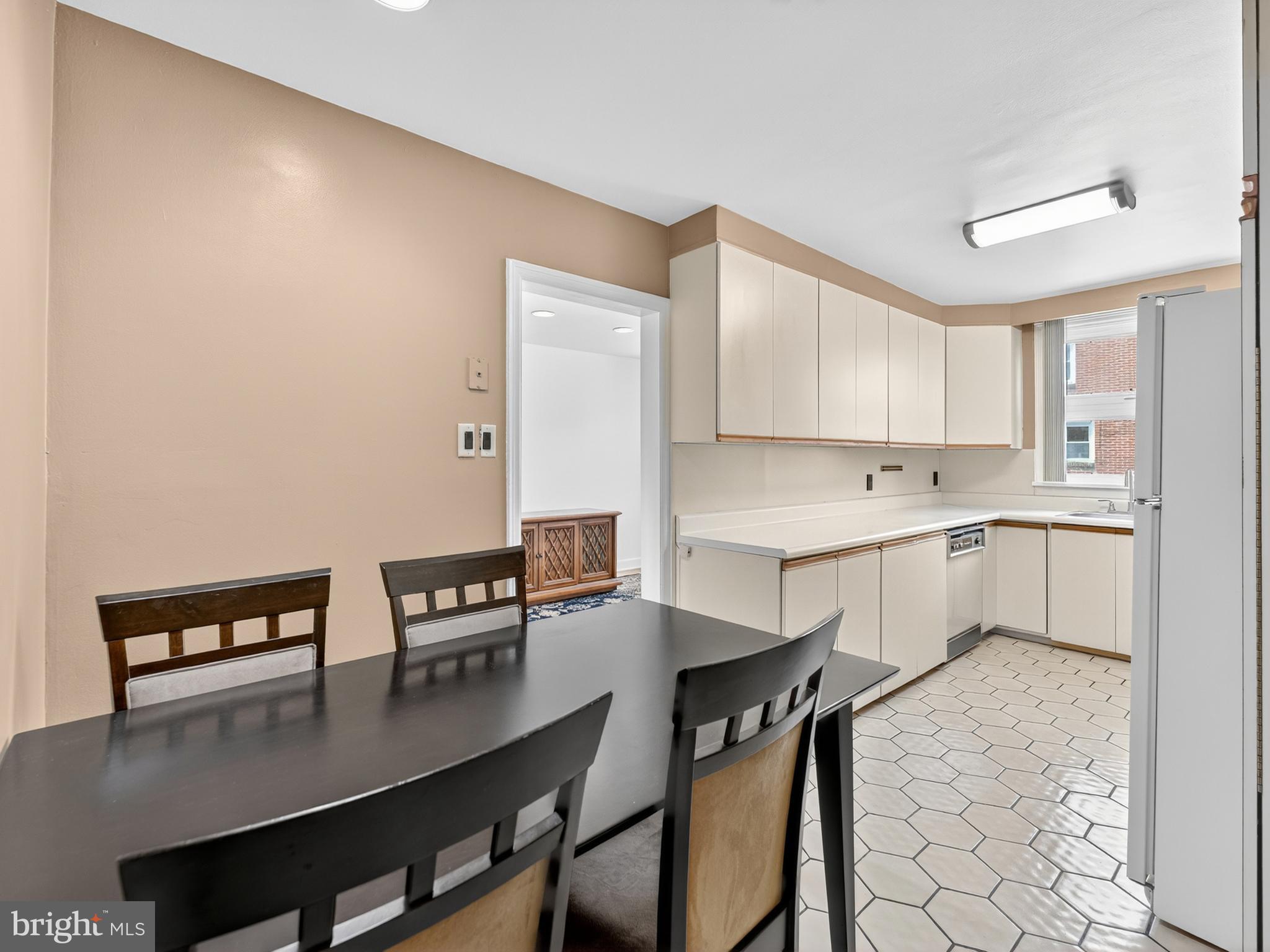 7559 Brookhaven Road Philadelphia, PA 19151 - Photo 3 of 25 Eat in Kitchen