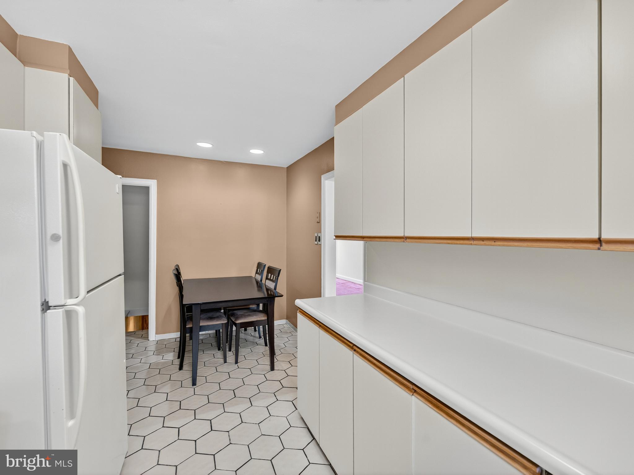 7559 Brookhaven Road Philadelphia, PA 19151 - Photo 4 of 25 Eat in Kitchen