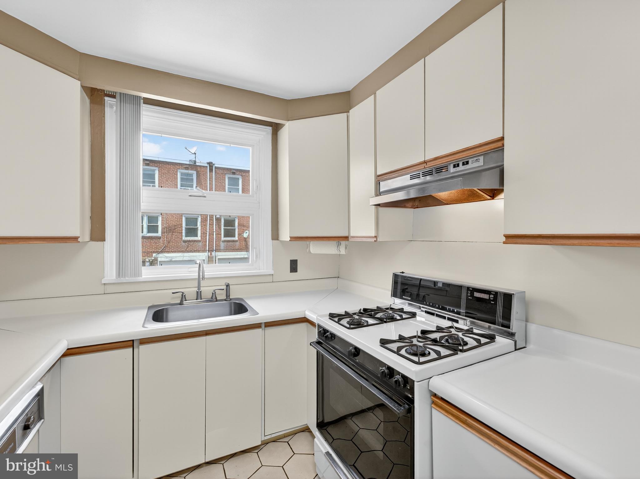 7559 Brookhaven Road Philadelphia, PA 19151 - Photo 5 of 25 Kitchen