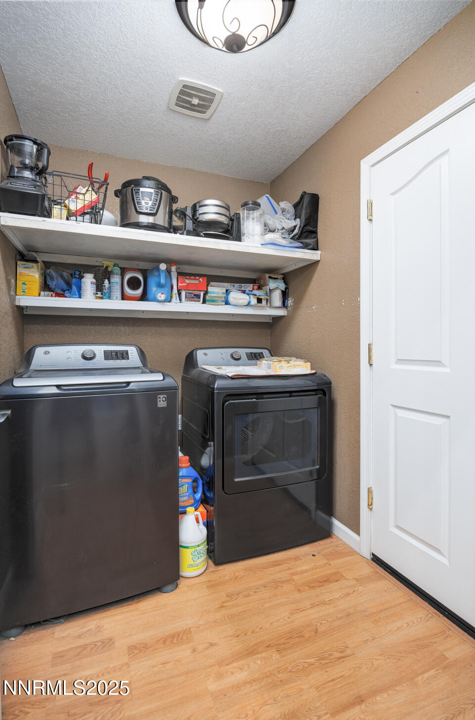 5655 Dillon Drive Fallon, NV 89406 - Photo 17 of 25 a kitchen with a stove and a wooden floor