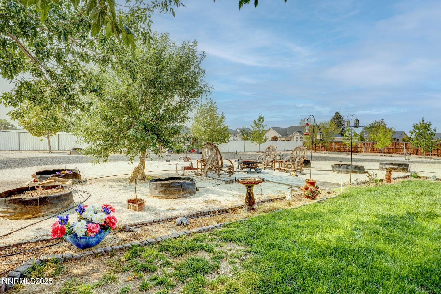 5655 Dillon Drive Fallon, NV 89406 - Photo 25 of 25 a view of a backyard with swimming pool