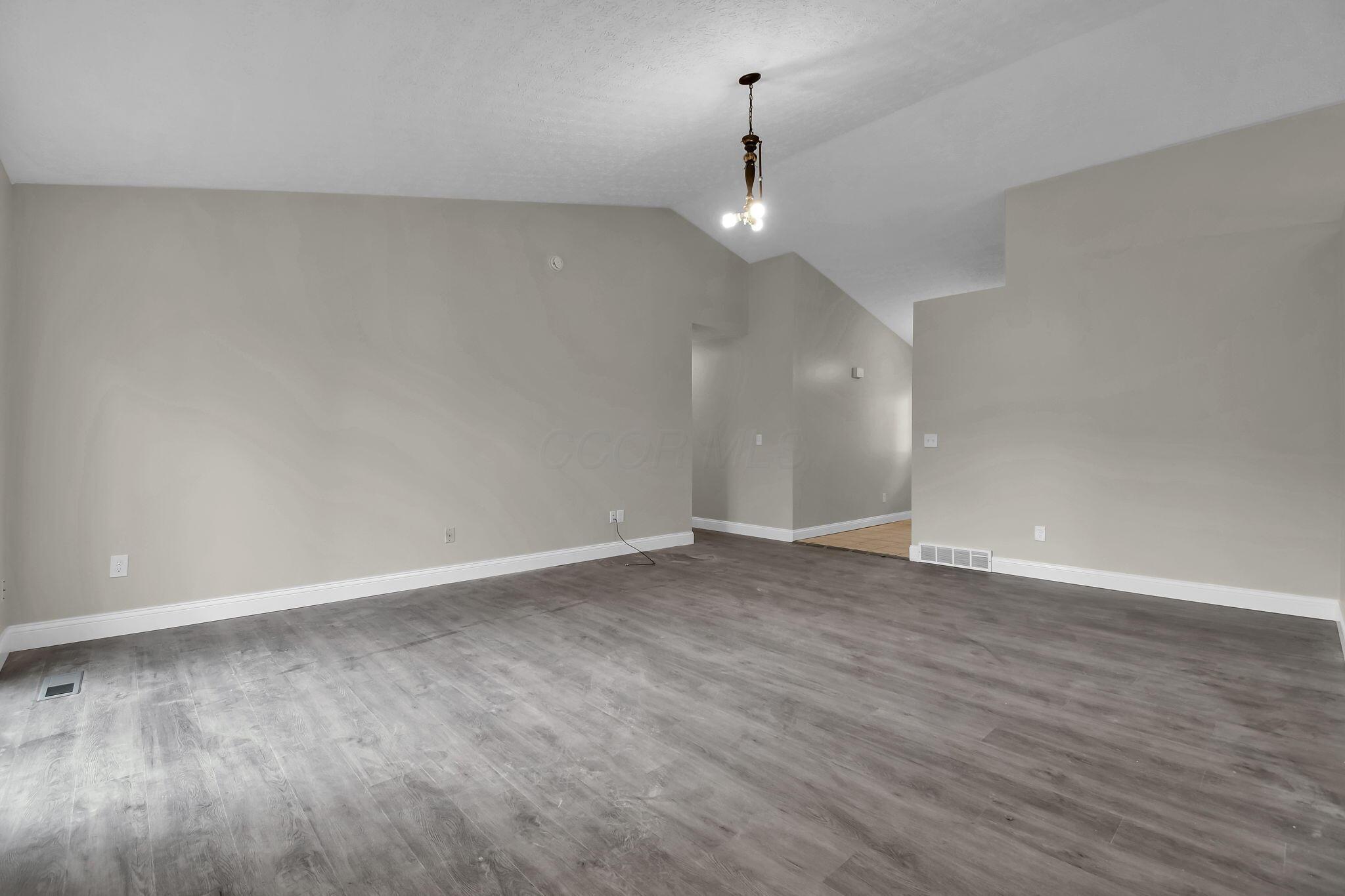 825 Lindenhaven Road Columbus, OH 43230 - Photo 5 of 27 5-web-or-mls-825-lindenhaven-rd