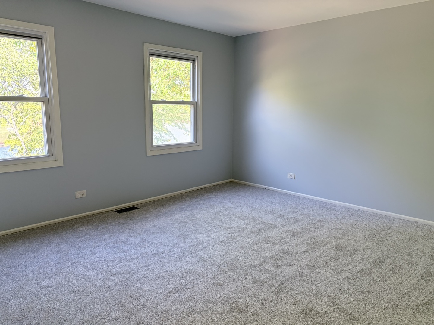 97 North Walnut Lane Schaumburg, IL 60107 - Photo 19 of 34 an empty room with a window