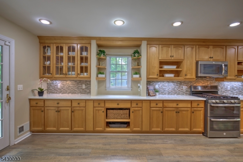 77 Riverside Drive Bernards, NJ 07920 - Photo 10 of 39