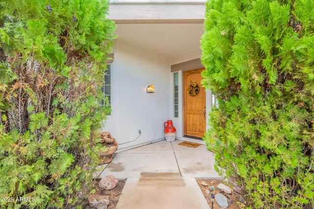 a bench is sitting in front of a house