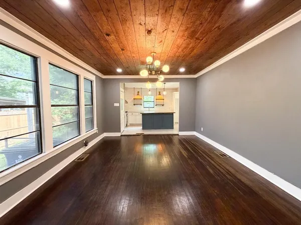 $2,500 | 405 East Denton Street, Ennis, TX 75119