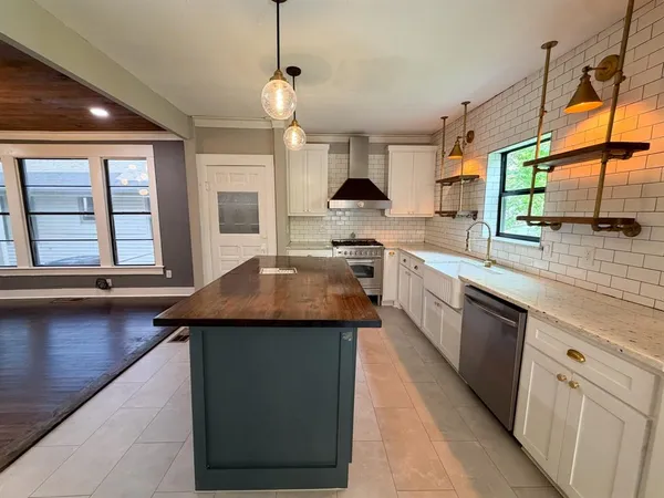 $2,500 | 405 East Denton Street, Ennis, TX 75119