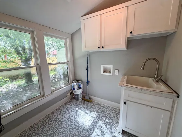 $2,500 | 405 East Denton Street, Ennis, TX 75119