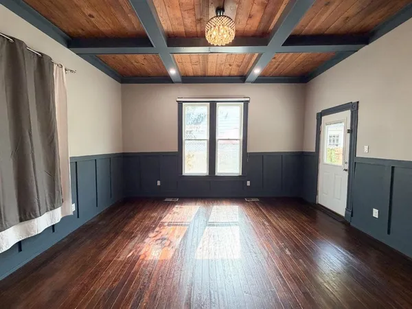 $2,500 | 405 East Denton Street, Ennis, TX 75119