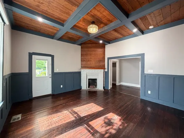 $2,500 | 405 East Denton Street, Ennis, TX 75119