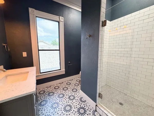 $2,500 | 405 East Denton Street, Ennis, TX 75119