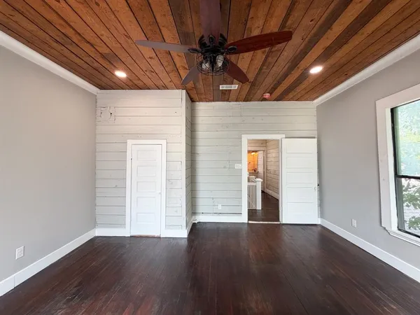 $2,500 | 405 East Denton Street, Ennis, TX 75119