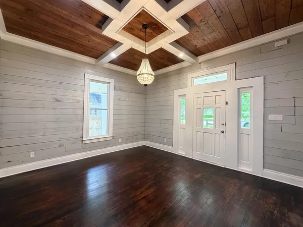 $2,500 | 405 East Denton Street, Ennis, TX 75119