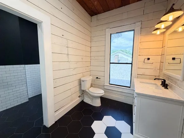 $2,500 | 405 East Denton Street, Ennis, TX 75119