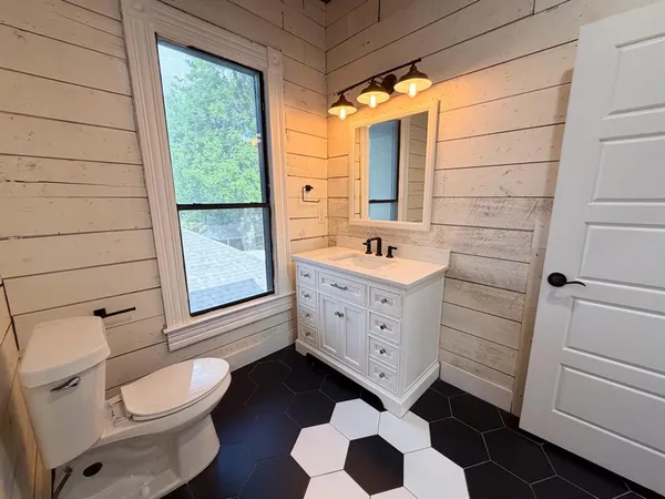$2,500 | 405 East Denton Street, Ennis, TX 75119
