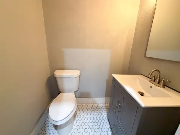 $2,500 | 405 East Denton Street, Ennis, TX 75119
