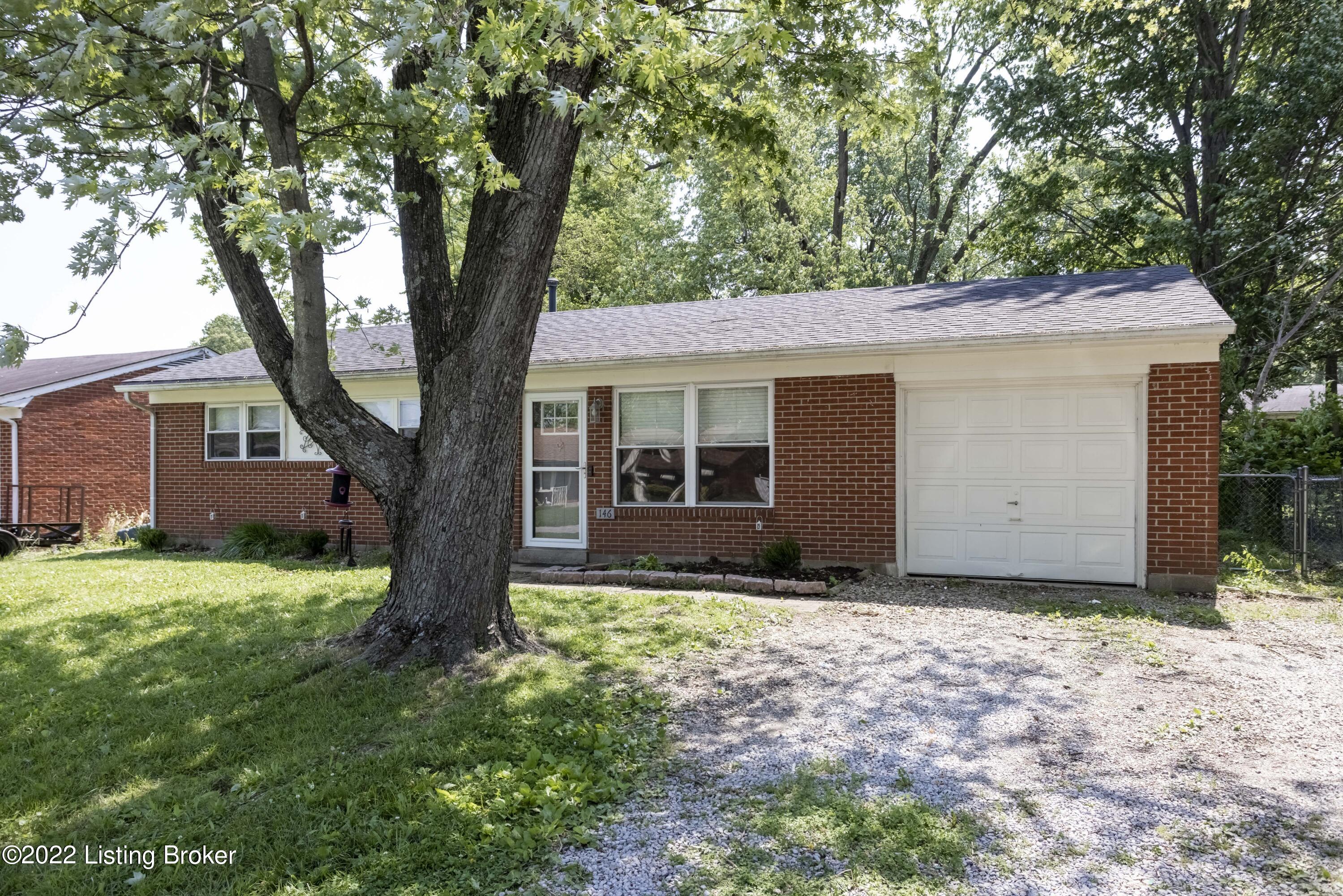 146 Valley Road Louisville, KY 40229 - Photo 2 of 25 20220520-2Y0A6277